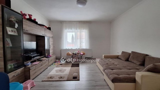 Eladó családi ház, Bősárkányon 60 M Ft, 3 szobás