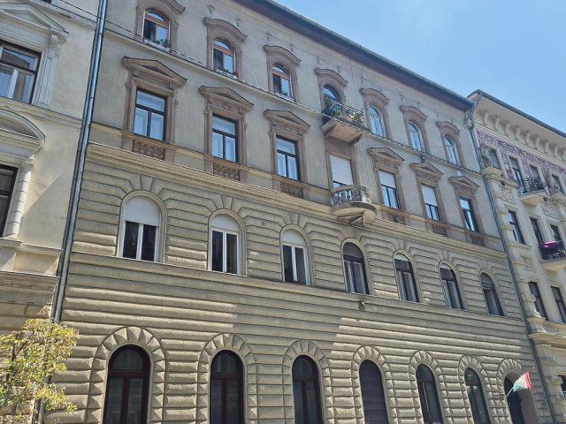 Eladó téglalakás, Budapesten, VI. kerületben, Eötvös utcában