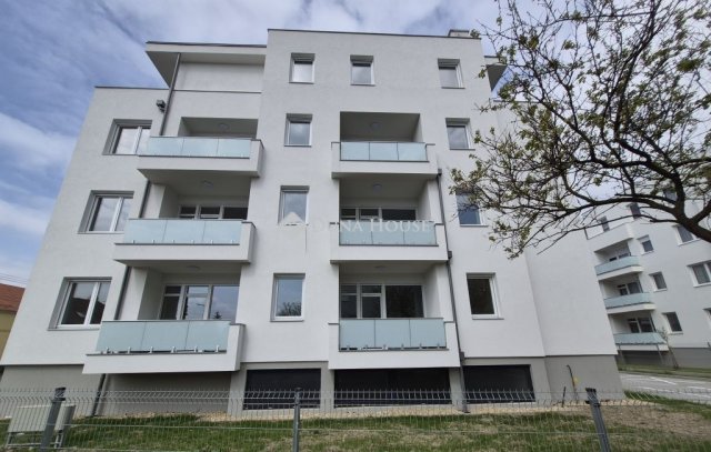 Eladó téglalakás, Zalaegerszegen 91.545 M Ft, 4 szobás