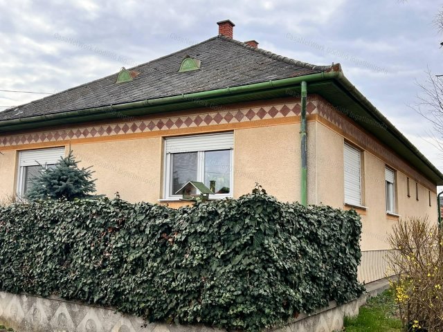 Eladó családi ház, Dányon 52.5 M Ft, 3 szobás