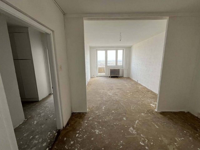 Eladó panellakás, Dunaújvárosban 27.9 M Ft, 2 szobás