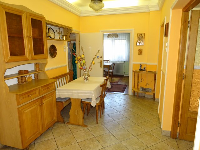 Eladó családi ház, Szombathelyen 97.9 M Ft, 5 szobás