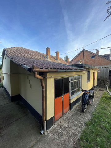 Eladó családi ház, Pécsett 44 M Ft, 2+2 szobás