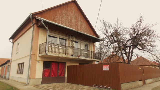 Eladó üzlethelyiség, Jászszentlászlón 49 M Ft, 4+1 szobás