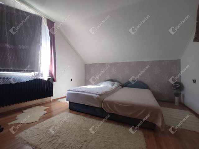 Eladó családi ház, Komáromban 69 M Ft, 4 szobás
