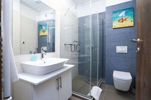 Eladó téglalakás, Balatonföldváron 124.5 M Ft, 3 szobás