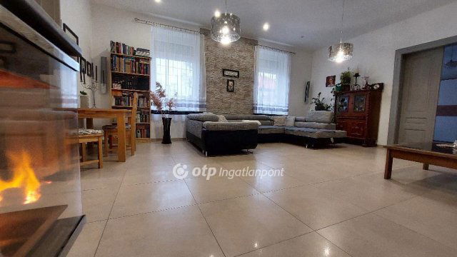 Eladó családi ház, Kisújszálláson 62 M Ft, 3 szobás