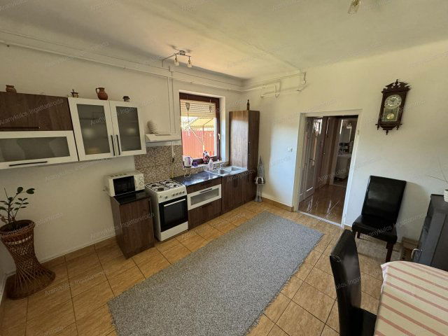 Eladó családi ház, Gyulán 61.99 M Ft, 3 szobás