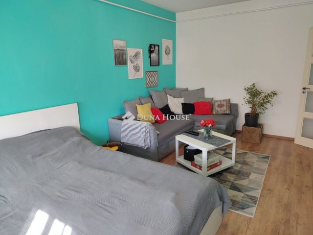 Eladó panellakás, Székesfehérvárott 62 M Ft, 3 szobás