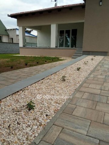 Eladó családi ház, Adonyban 89.9 M Ft, 4 szobás