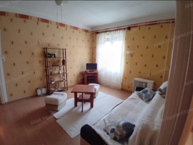 Eladó téglalakás, Kecskeméten 60 M Ft, 2 szobás