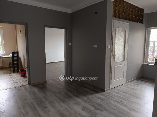 Eladó családi ház, Békésen 28.5 M Ft, 3 szobás