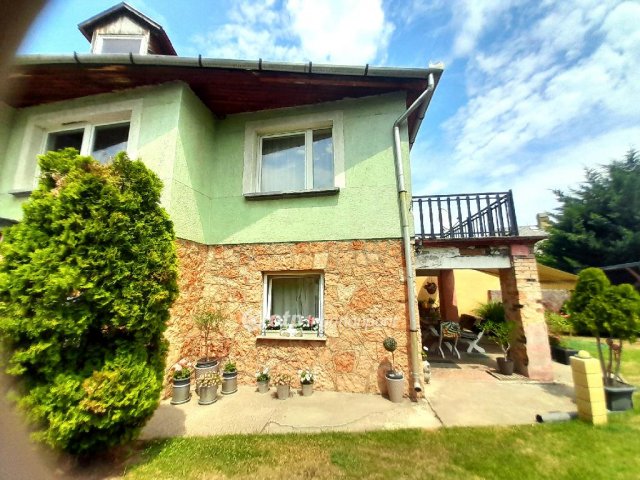 Eladó családi ház, Tatán 118 M Ft, 6 szobás