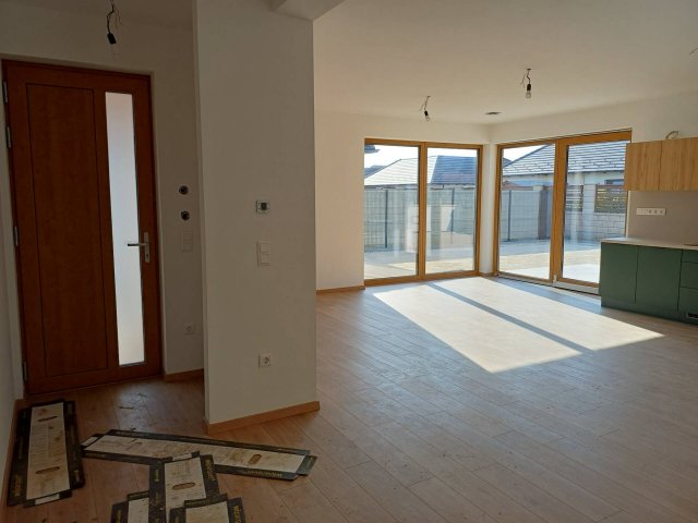 Eladó ikerház, Pilisszentivánon 149.9 M Ft, 4 szobás