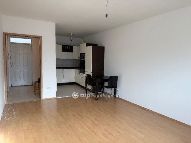 Eladó téglalakás, Pécsett 75 M Ft, 2+1 szobás