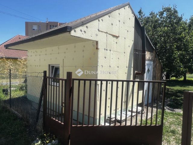 Eladó családi ház, Kincsesbányán 25 M Ft, 1 szobás