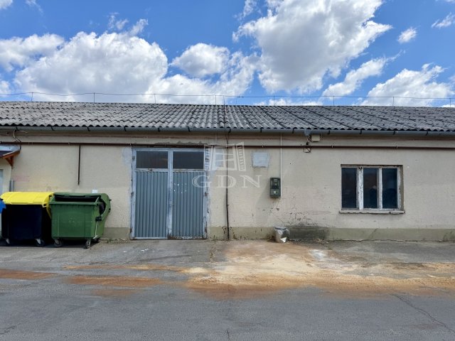 Kiadó ipari ingatlan, Fóton 322 E Ft / hó / költözzbe.hu