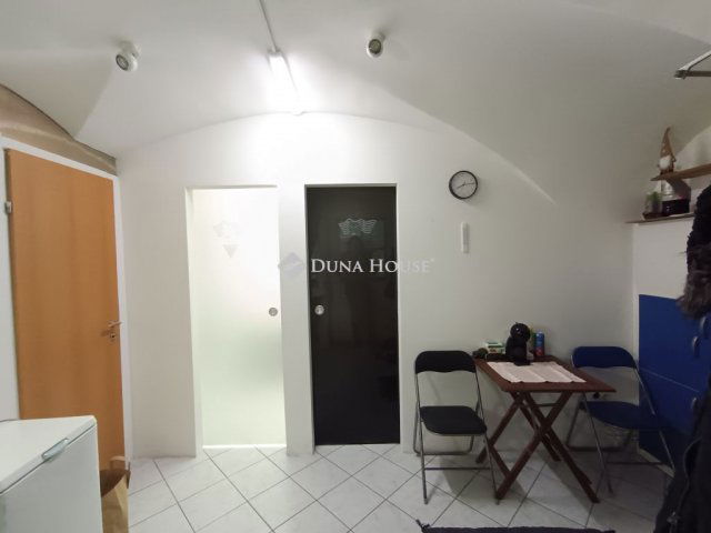 Eladó üzlethelyiség, Sopronban, Várkerület utcában 20.5 M Ft