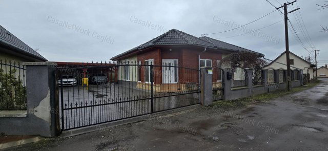 Eladó családi ház, Abonyban 74 M Ft, 3 szobás