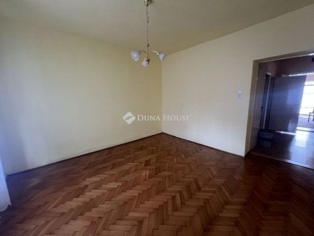 Eladó családi ház, Szegeden 73.5 M Ft, 4 szobás