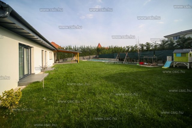 Eladó családi ház, Pomázon 249 M Ft, 5 szobás