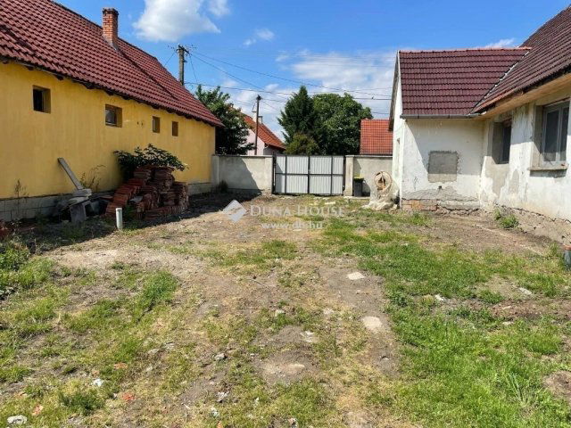 Eladó családi ház, Mohácson 48.9 M Ft, 4 szobás