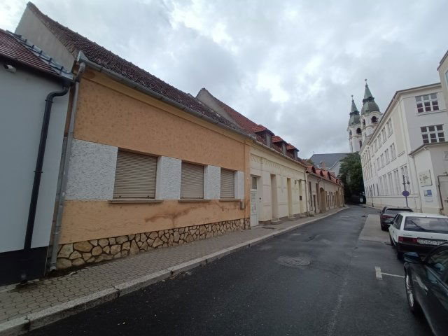 Eladó családi ház, Pápán 39 M Ft, 2 szobás