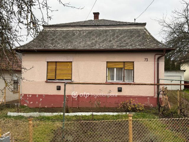 Eladó családi ház, Karancskeszin 16 M Ft, 2 szobás