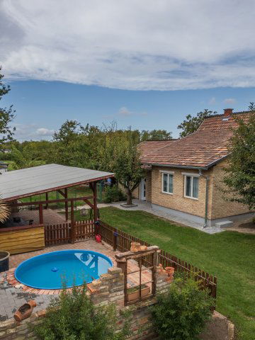 Eladó családi ház, Balatonszabadiban 59.9 M Ft, 5 szobás