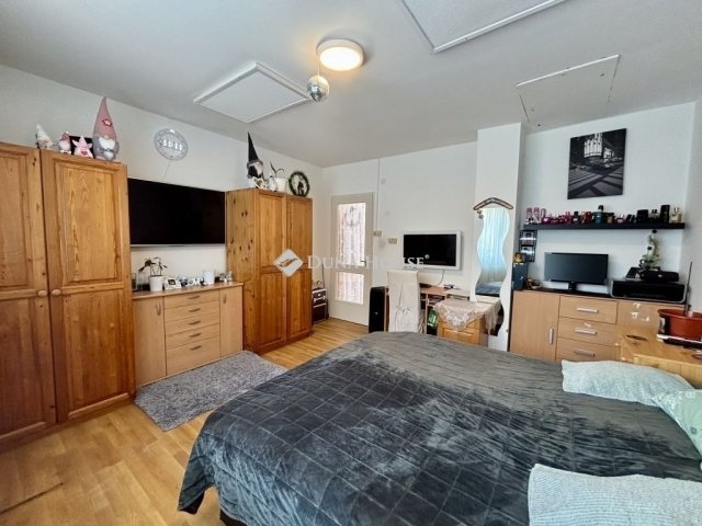 Eladó családi ház, Esztergomban 69.9 M Ft, 2 szobás