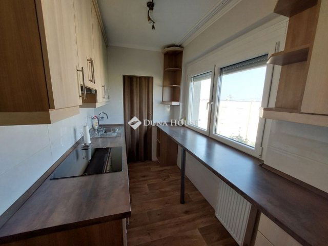 Eladó panellakás, Pakson 43.5 M Ft, 2 szobás