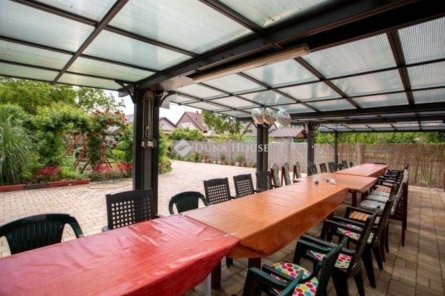 Eladó családi ház, Szegeden 289 M Ft, 6 szobás