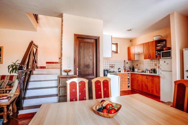 Eladó családi ház, Alsónyéken 149.9 M Ft, 9 szobás