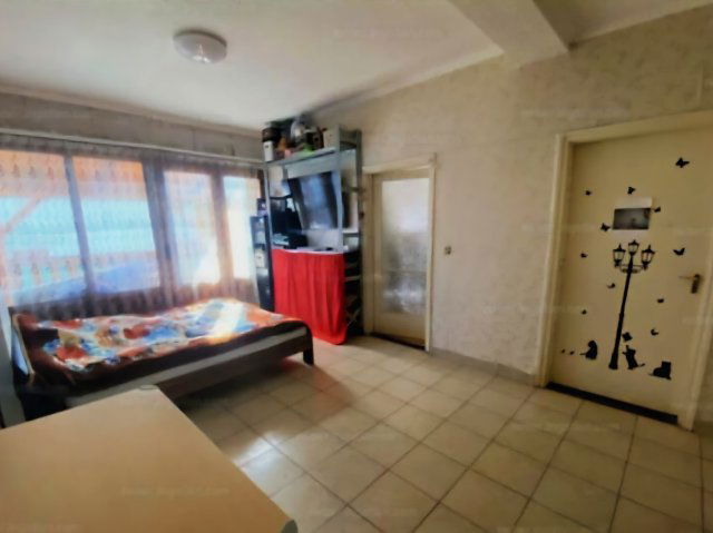 Eladó családi ház, Balatonújlakon 65 M Ft, 7 szobás