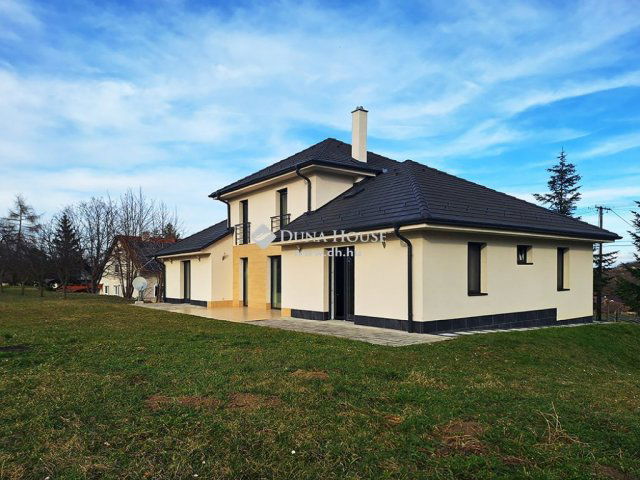 Eladó családi ház, Veszprémvarsányon 119 M Ft, 6 szobás