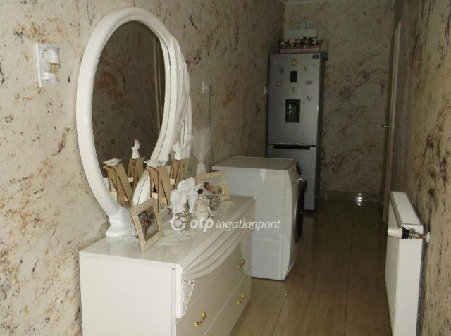 Eladó családi ház, Gyöngyösön 190 M Ft, 5 szobás