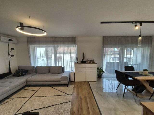 Eladó téglalakás, Pécsett 90 M Ft, 2 szobás