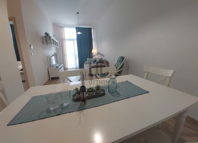 Eladó téglalakás, Siófokon 79.9 M Ft, 2 szobás