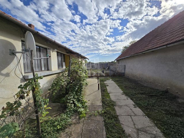Eladó családi ház, Katymáron 4.5 M Ft, 3 szobás