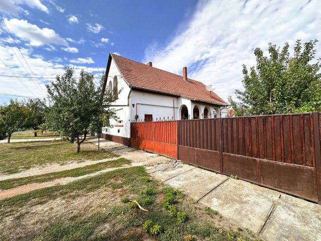 Eladó családi ház, Magyarbánhegyesen 18.5 M Ft, 5 szobás
