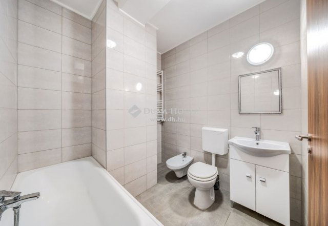 Eladó téglalakás, Budapesten, VII. kerületben 124 M Ft, 3 szobás