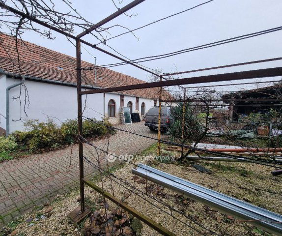Eladó családi ház, Nagyacsádon 32.9 M Ft, 1+1 szobás