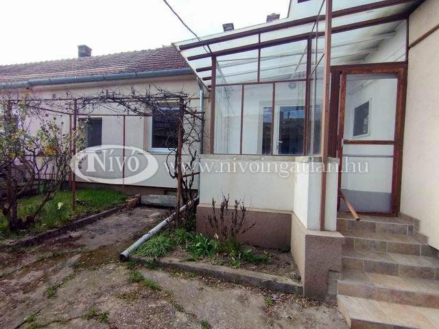 Kiadó családi ház, albérlet, Veszprémben 220 E Ft / hó