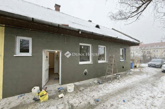 Eladó téglalakás, Mosonmagyaróváron 45 M Ft, 3 szobás