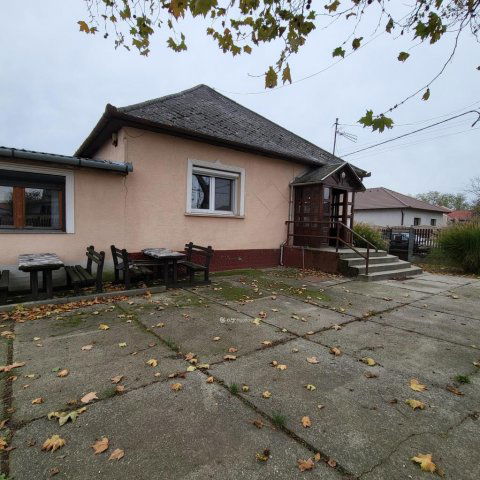 Eladó családi ház, Tégláson 30.5 M Ft, 3 szobás