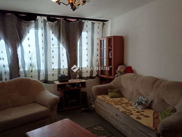 Eladó panellakás, Cegléden 42 M Ft, 2 szobás