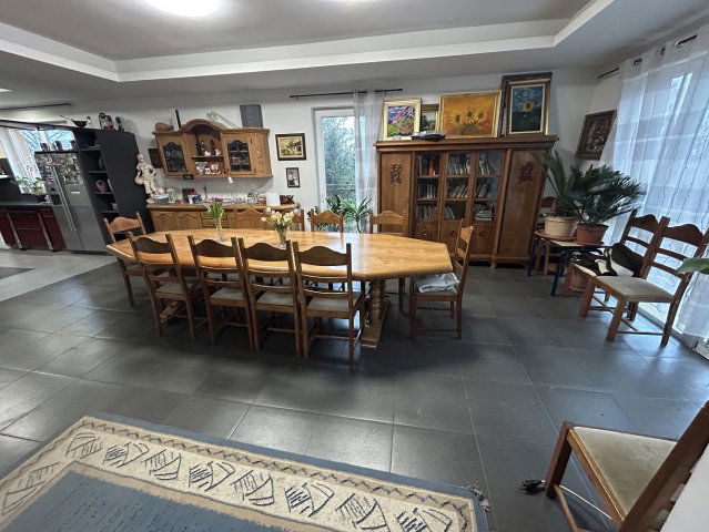 Eladó családi ház, Debrecenben 250 M Ft, 8 szobás