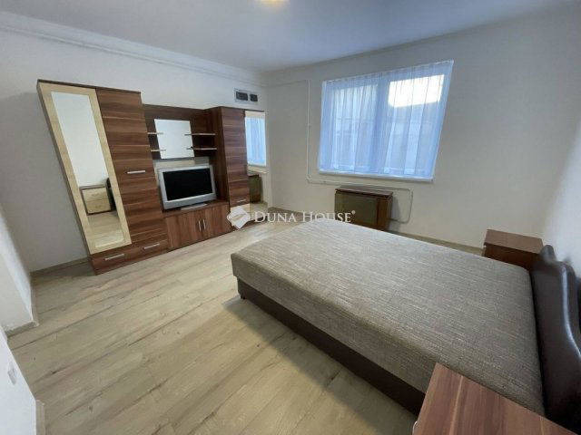 Eladó családi ház, Izsákon 35.9 M Ft, 5 szobás