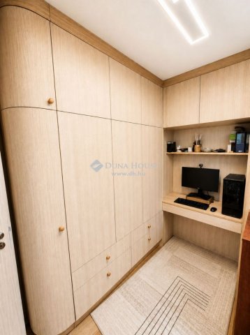 Eladó panellakás, Szentendrén 77.7 M Ft, 2 szobás