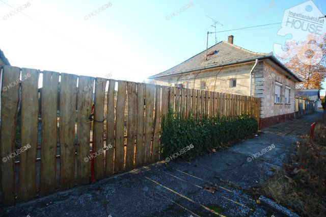 Eladó családi ház, Csengődön 21.9 M Ft, 2 szobás